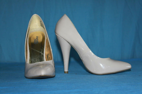 Escarpins CHARLOTTE RUSSE Cuir Synthétique  Beige T 37 BE